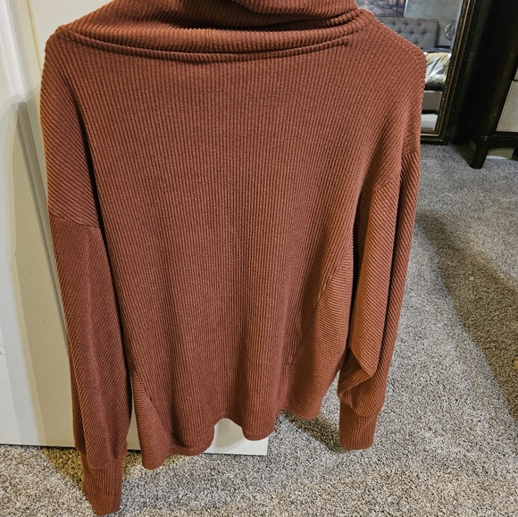 Simply Vera Wang Sweater - Picture 4 of 7